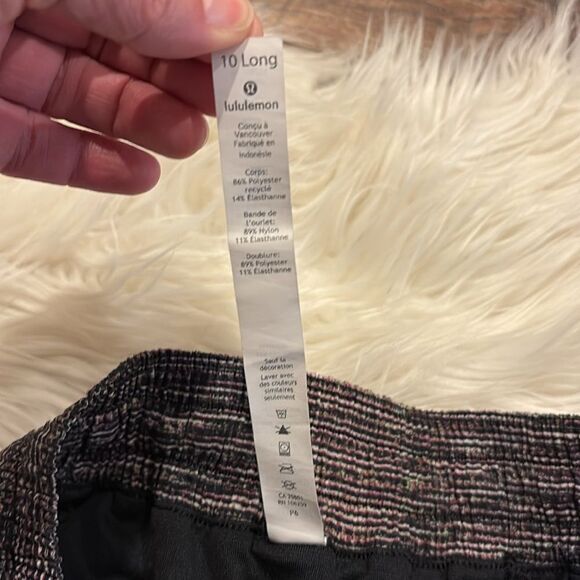 Lululemon Athletica x Peleton Limitless 4 Hotty Hot Shorts - Picture 6 of 10